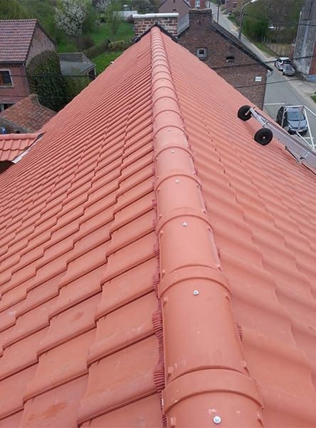 Fa&icirc;tage tuiles rouges